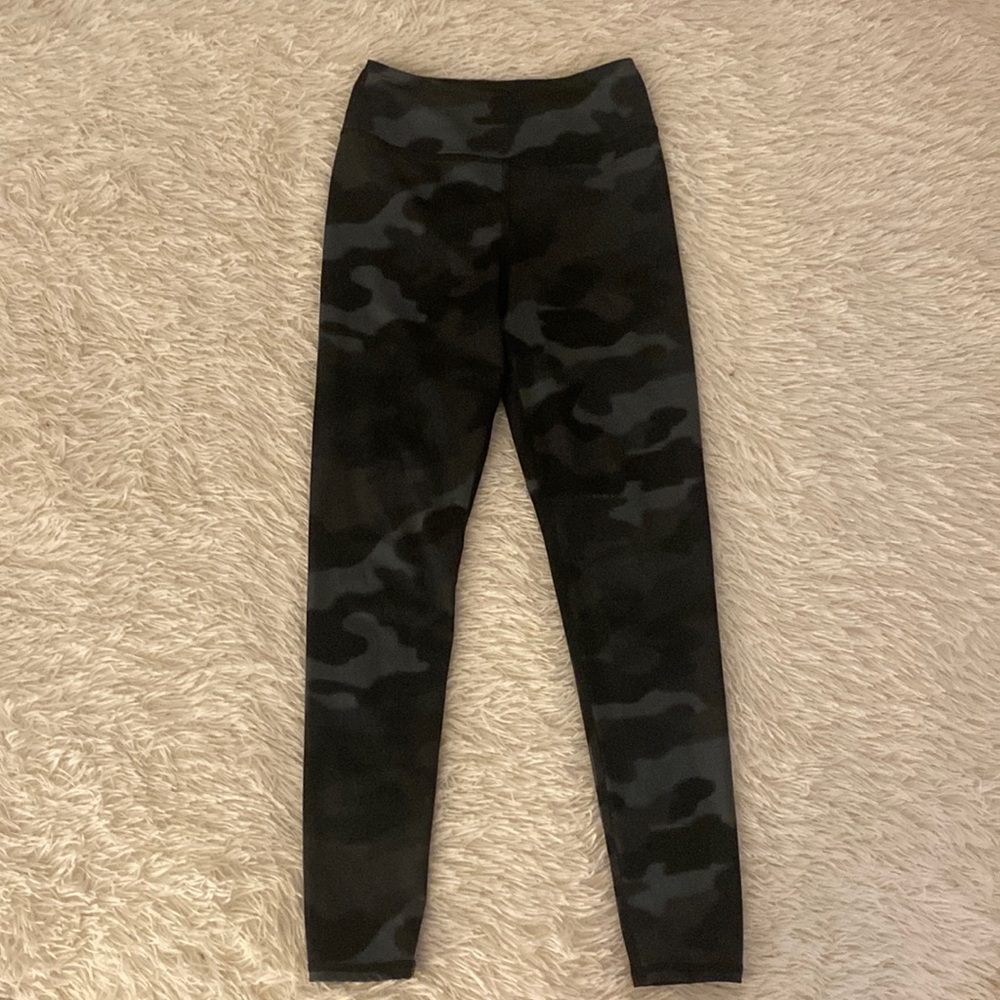 Green/black camouflage Zella leggings